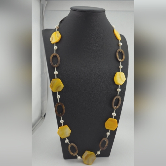 Vintage Premier Designs Yellow Shell & Faux Pearl 30" Long Statement Necklace - Picture 1 of 4